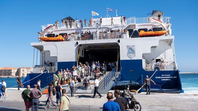 Greece ferry seasickness warnings grow as Meltemi winds hit Cyclades