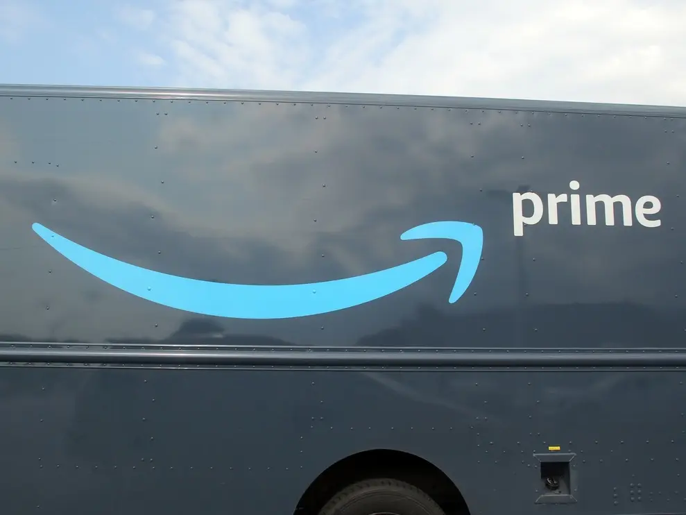 Severed Finger In The OJ: Suit | Homes Made Of Straw | How In-N-Out s Burger Stacks Up: CA Business News