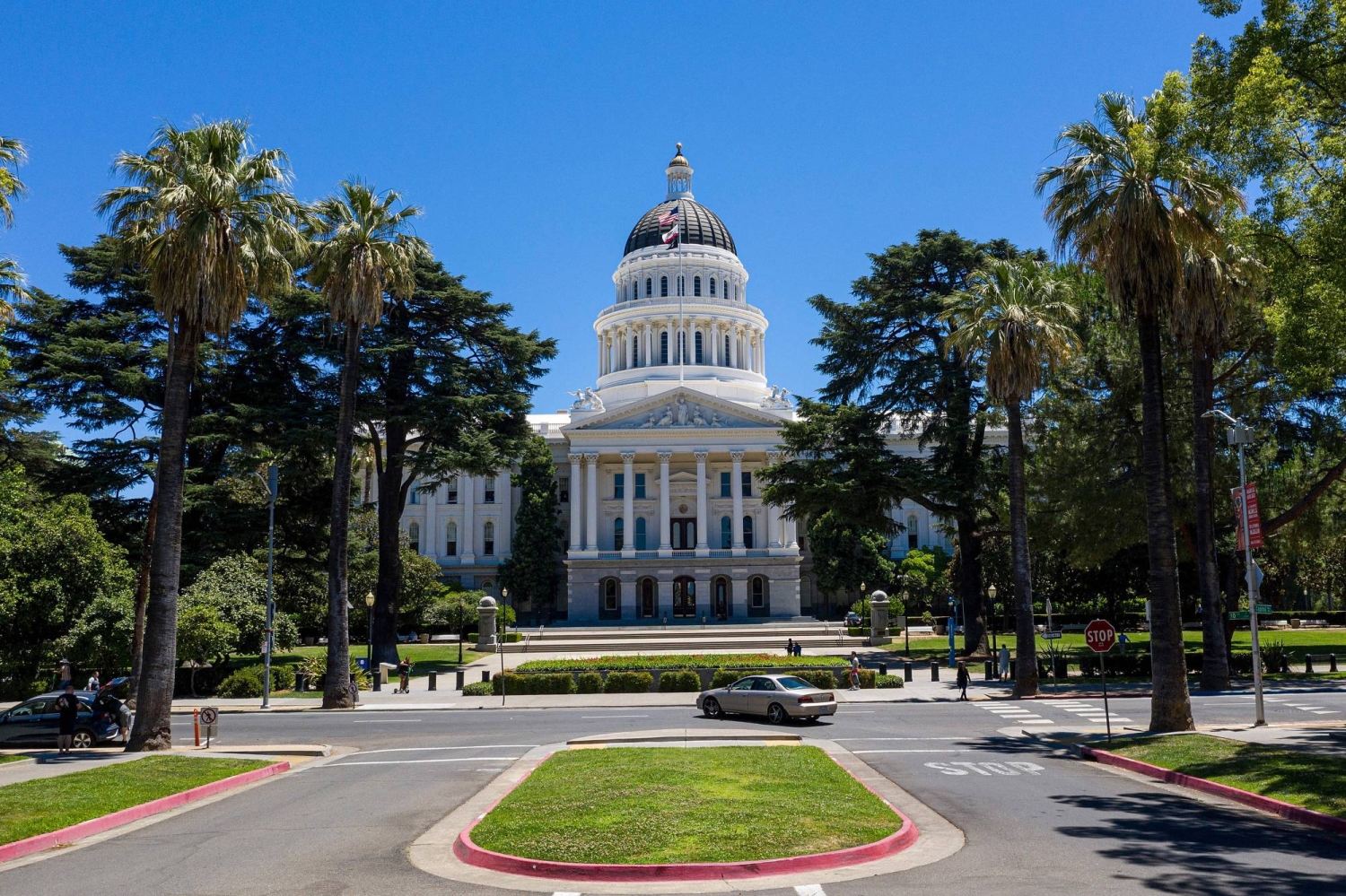 Apple and Google crushed California bill helping smaller rivals