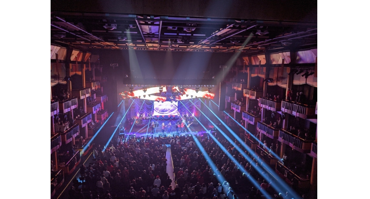 Cerritos Center for the Performing Arts Masters Continuous Reconfiguration with an Ultra-Flexible d&b audiotechnik XSL System