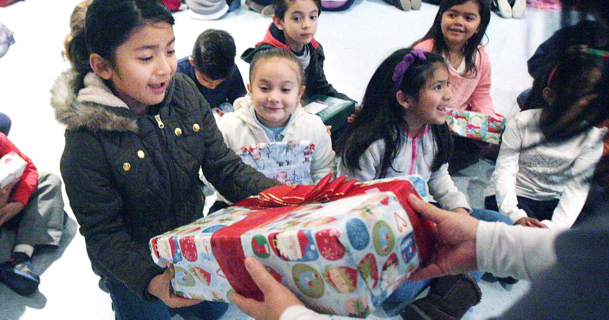 Glendale hospital employees deliver hundreds of gifts to Cerritos Elementary School students