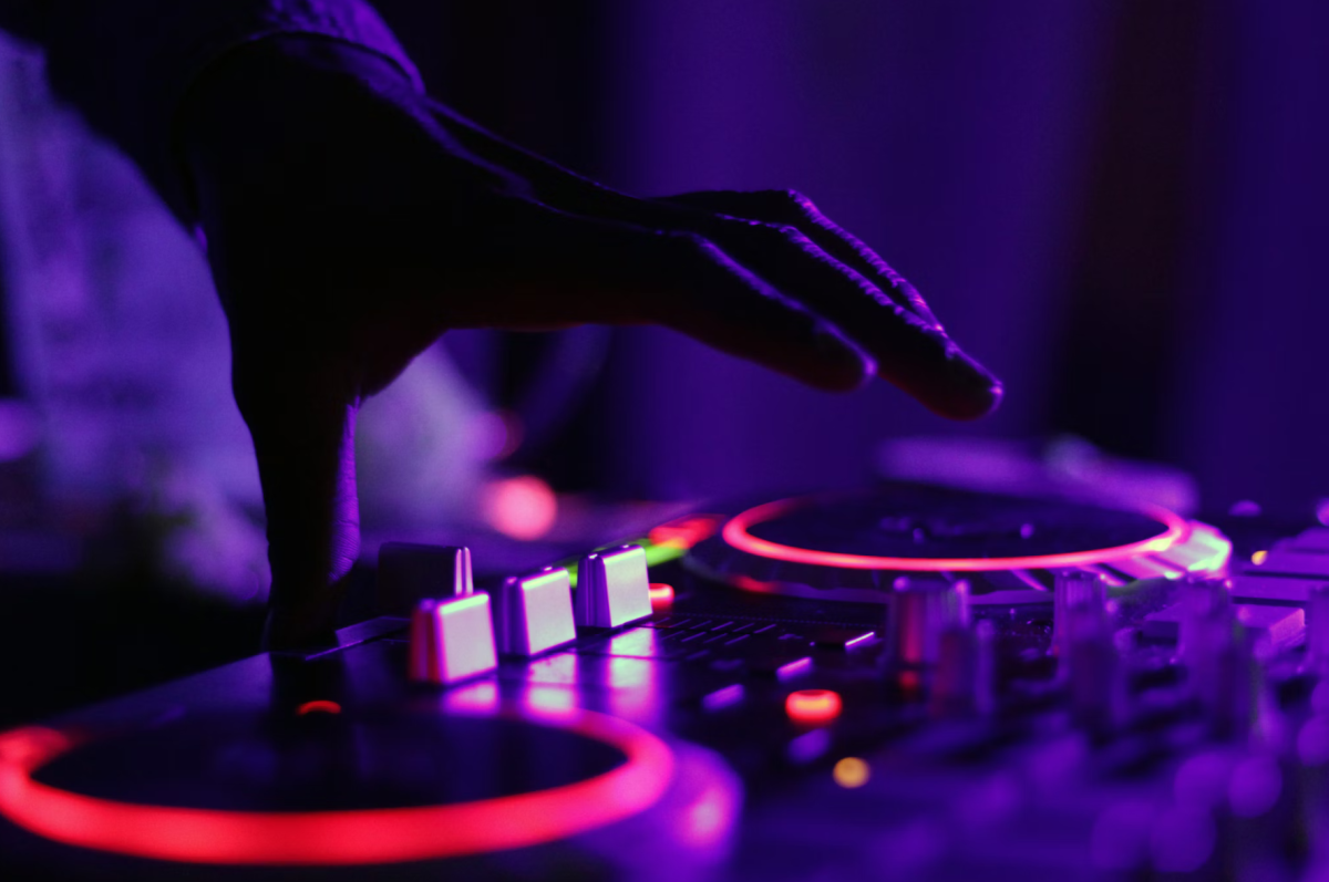 Exploring the Nightlife of Los Cerritos & How to Keep the Fun Going After Hours