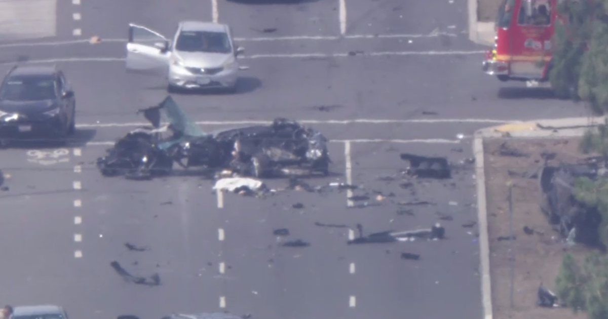 1 dead, 2 critically injured in South Los Angeles crash involving 6 vehicles