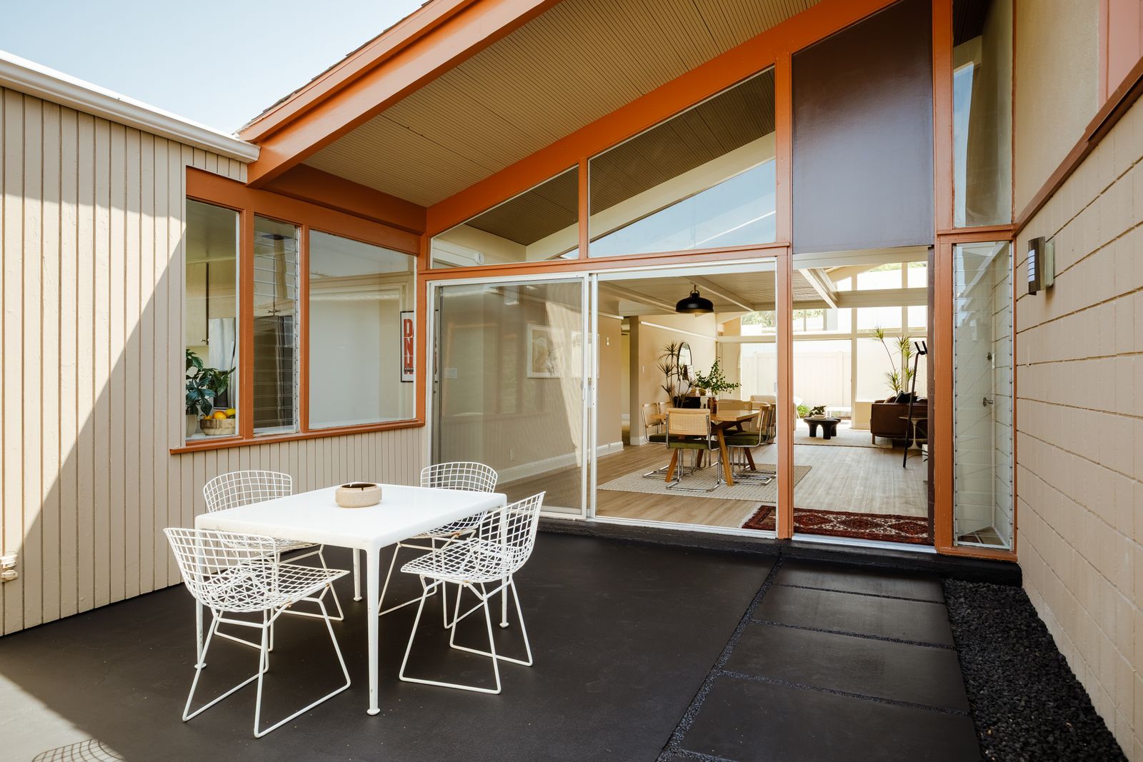 Photo 11 of 12 in For $1.5M, You Can Pick Up a Pair of Midcentury Homes in Long Beach