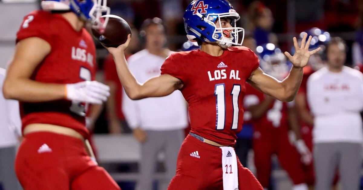 Cade McConnell leads Los Alamitos football past Newport Harbor
