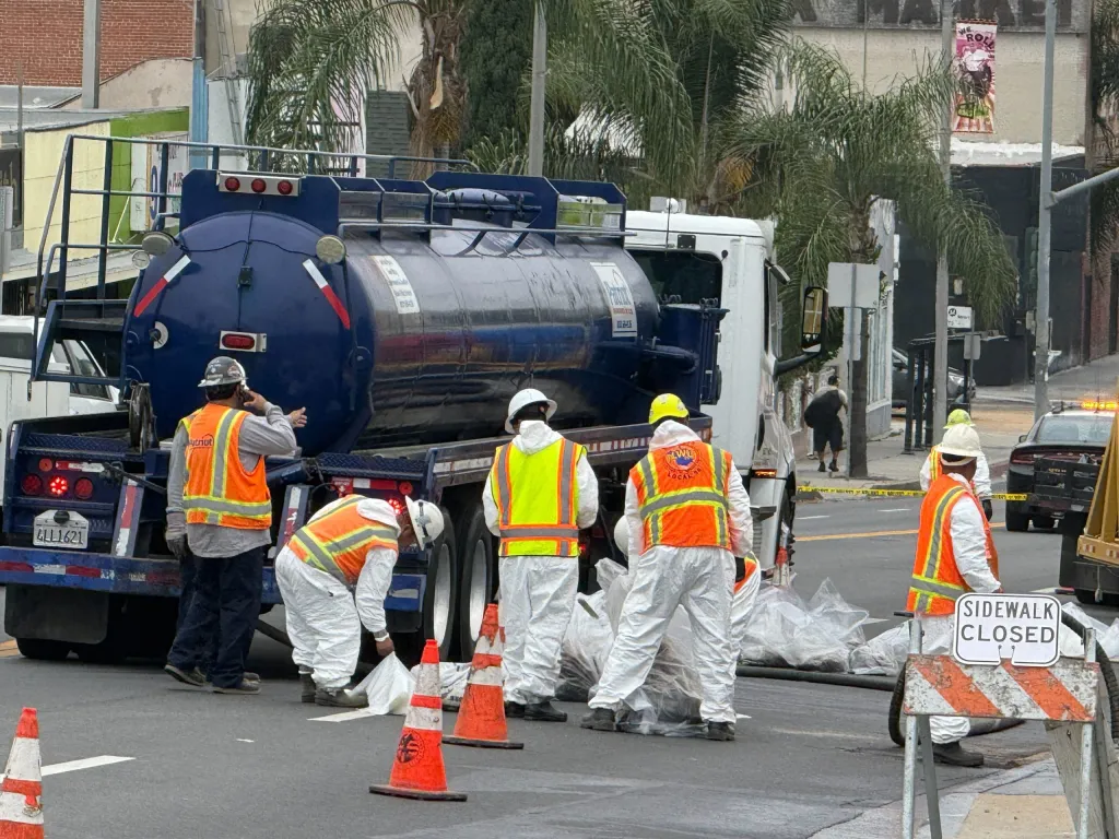Crude oil spill in East LA reaches Los Angeles River