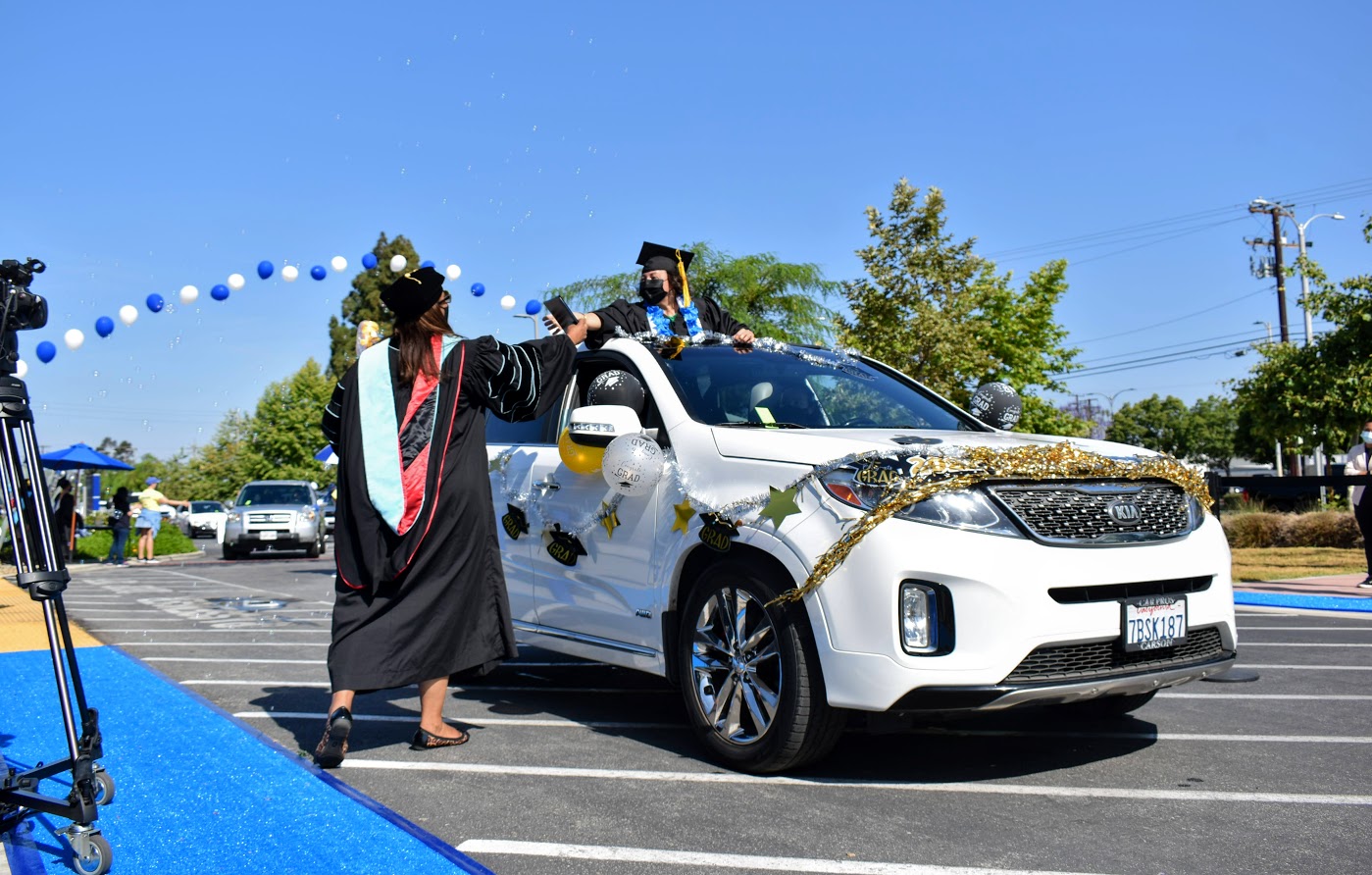 Cerritos College 'CAR-MENCEMENT' drive-thru celebrates the 2021 graduating class