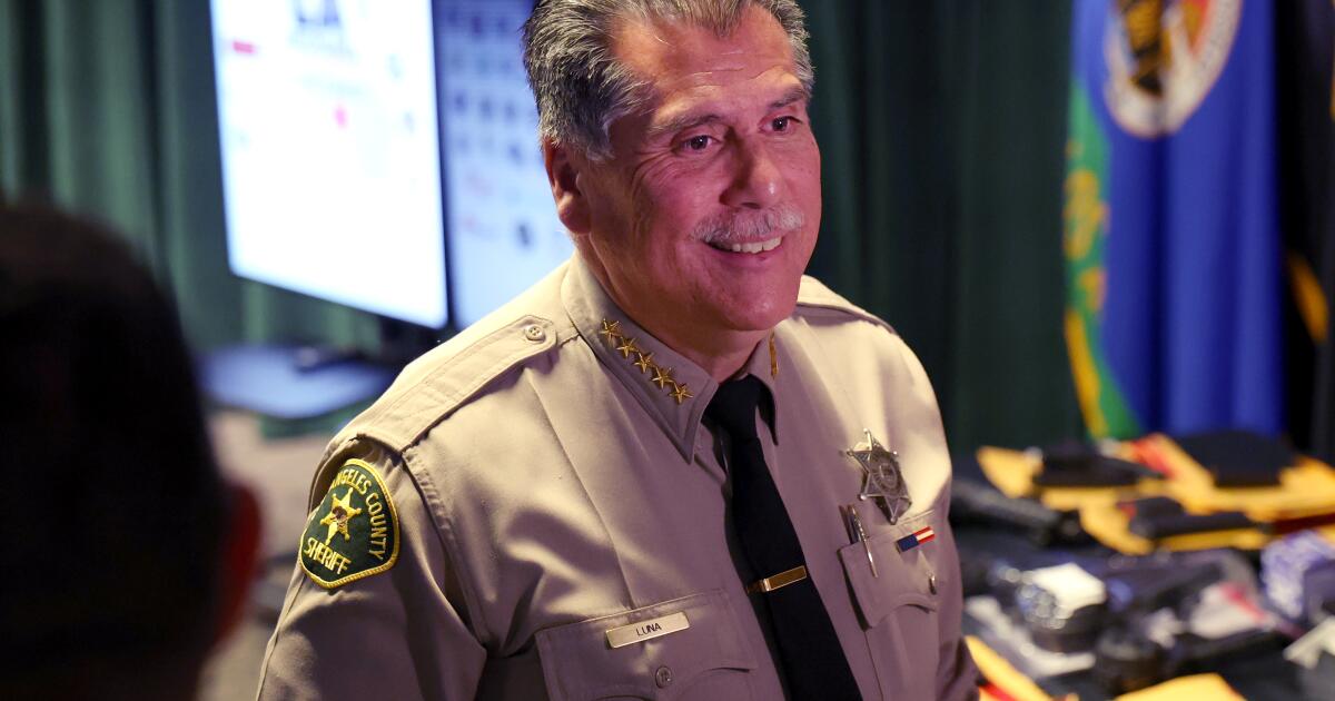 Luna leads Villanueva in early L.A. County sheriff's race results