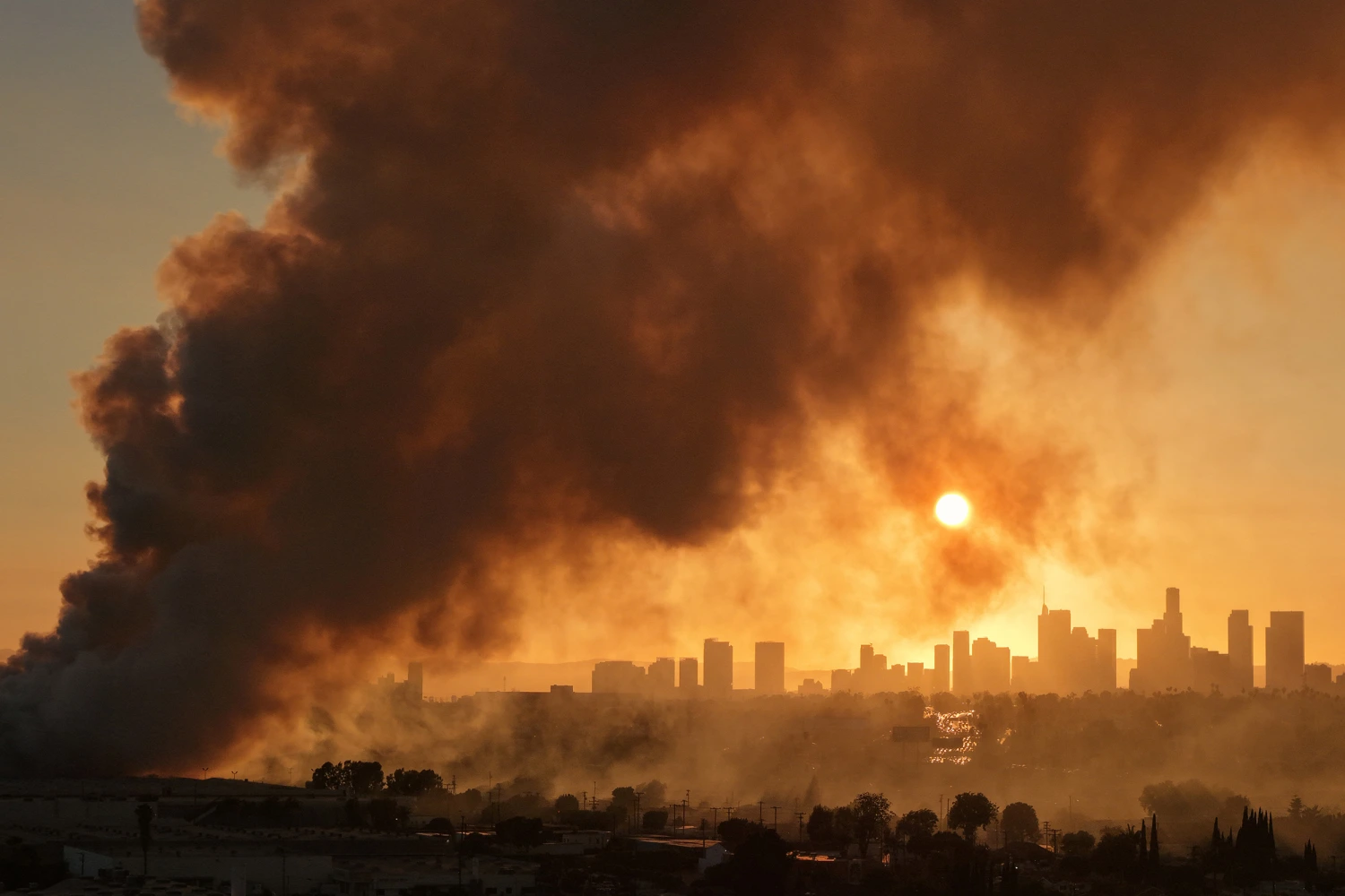 Smoke blankets parts of L.A. after Boyle Heights warehouse fire