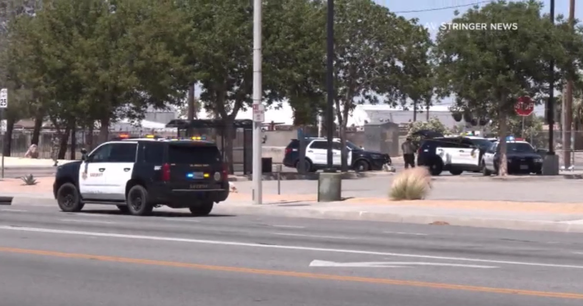 Los Angeles County deputy stabbed before fatally shooting suspect in Lancaster