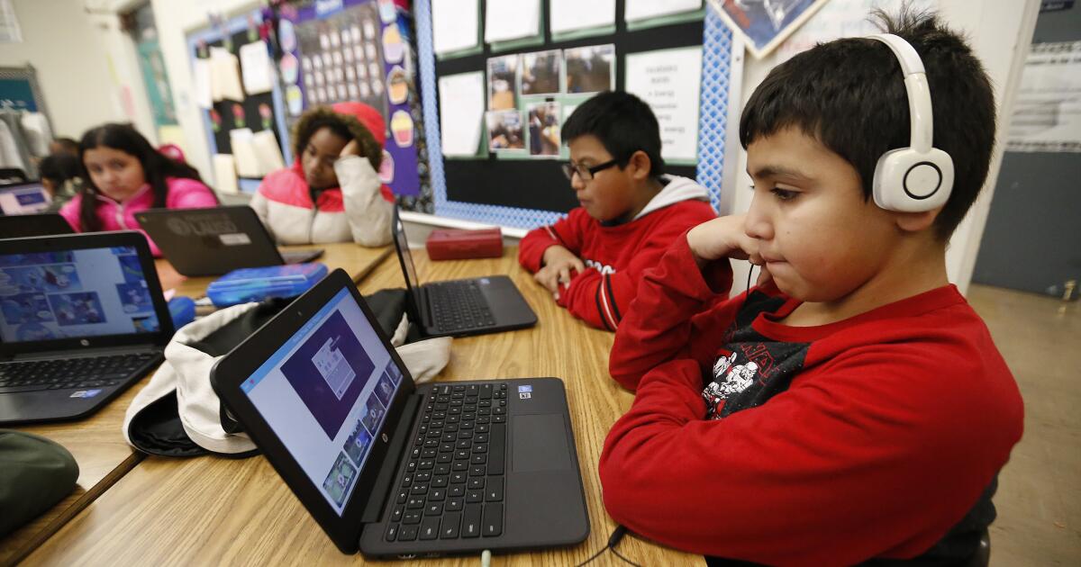 LAUSD bans screen time before the second grade, marking one of nation's strictest policies